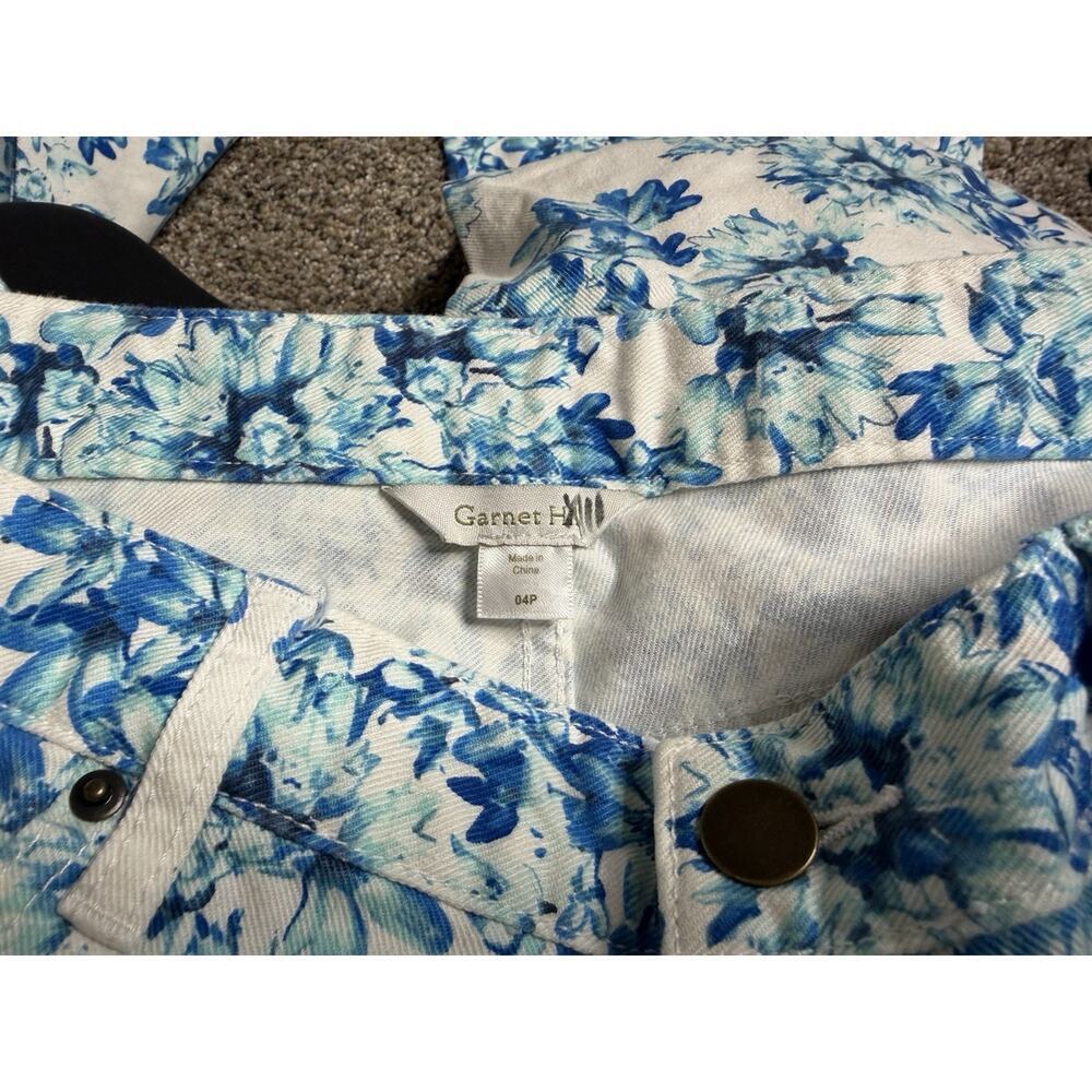 Garnet Hill Petite 4 (4P) Blue/White Floral Denim Slim 5-Pocket Jeans - Picture 4 of 6